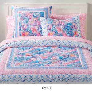 Lilly Pulitzer Pottery Barn comforter and 2 shams Queen